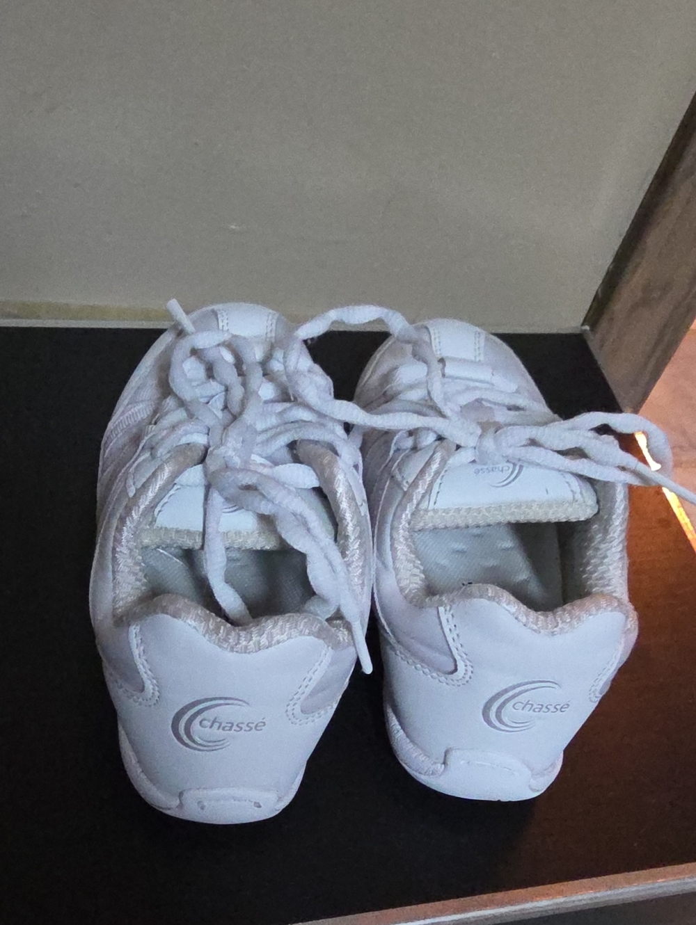 Chassé Kids White Lace-Up Sneakers - Youth Active